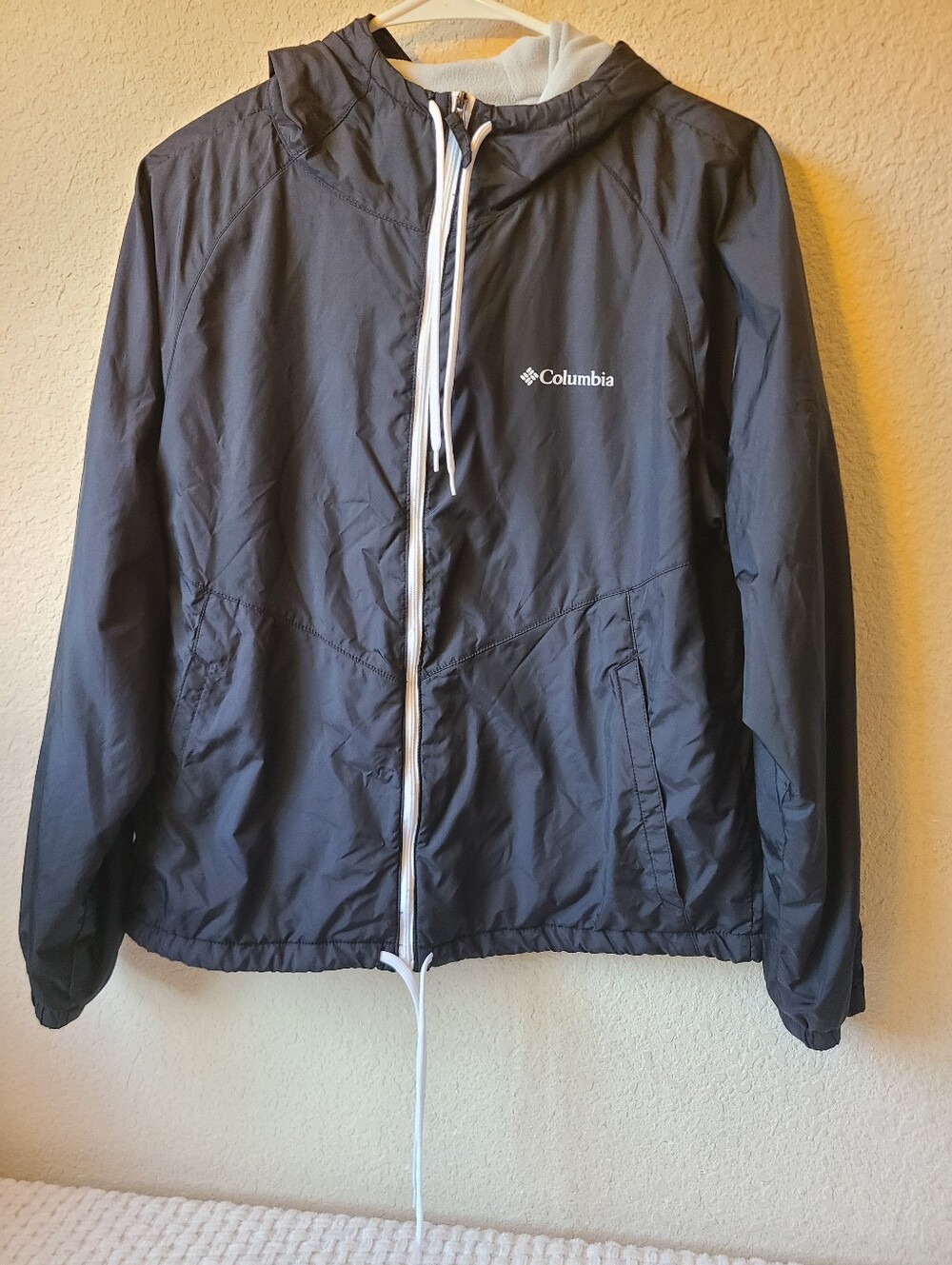 Columbia Women's Hooded Windbreaker Jacket in Black with White Trim Size S